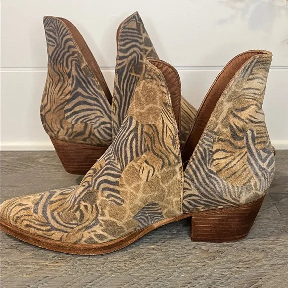 FP Movement by Free People Animal Charm Print Ankle Boots Size 38 - Picture 8 of 13